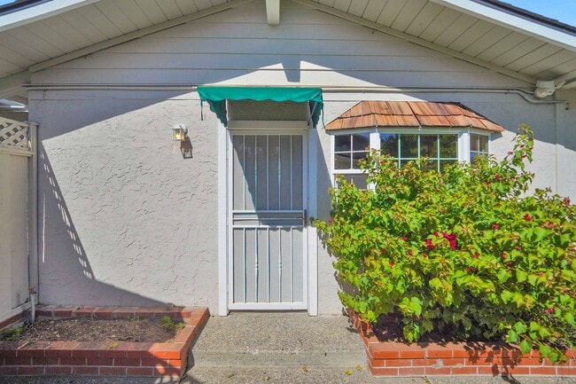 Building Photo - Executive Saratoga Home | Pool & Spa | Lynbrook High School District