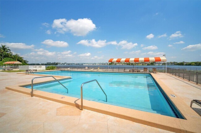 Building Photo - 1351 NE Miami Gardens Dr