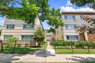 Building Photo - 6717 N Hermitage Ave