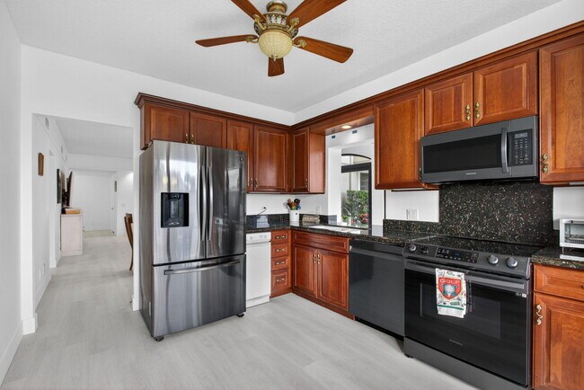 Building Photo - 3940 Back Bay Dr