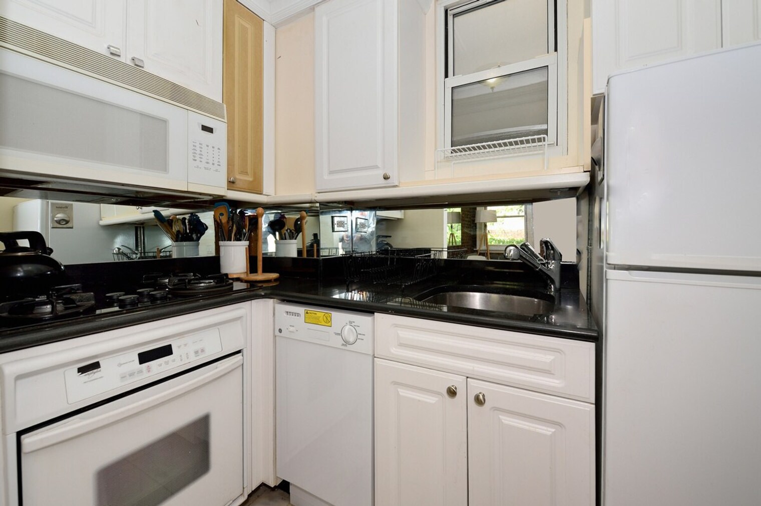 Building Photo - 449 W 47th St