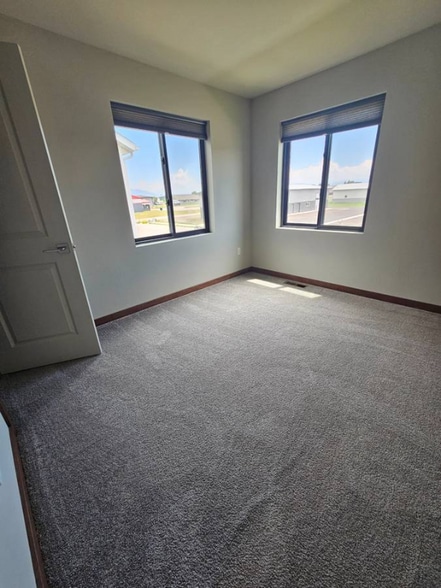 Building Photo - 1305 Beeker Ln