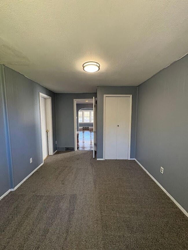 Building Photo - Four bedroom 2 full bath home for rent