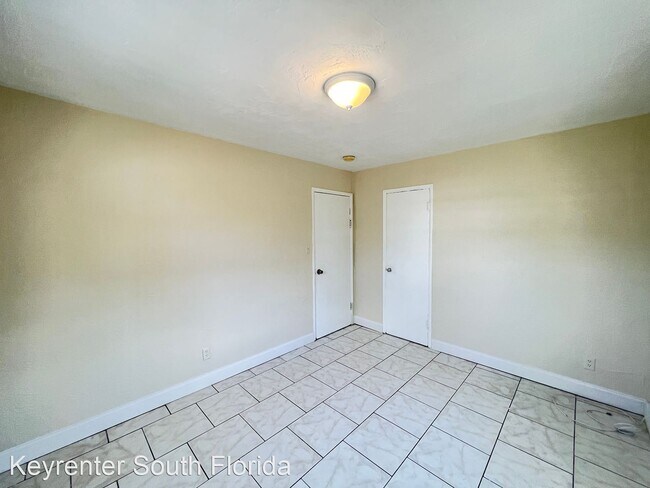 Building Photo - 2 br, 1 bath House - 740 NW 4th Street