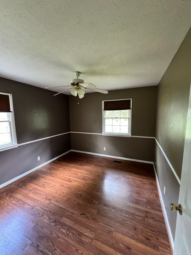 Building Photo - 3018 Delano Pl