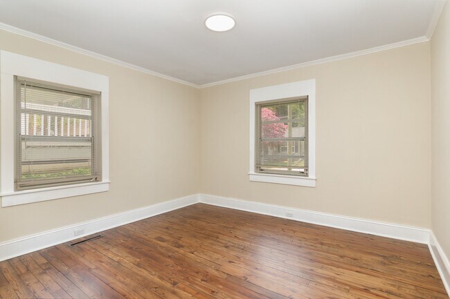 Building Photo - 257 Broad Dr SW