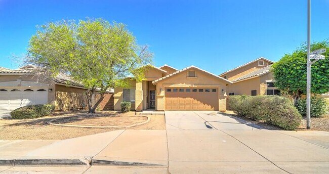 Building Photo - READY TO VIEW NOW! Bright, Open Floorplan w/ Brand New Interior Paint & Carpet!