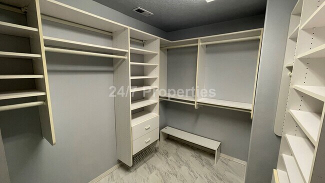 Building Photo - Inviting 3 BD | 2.5 BA Home w/ Massive Bac...