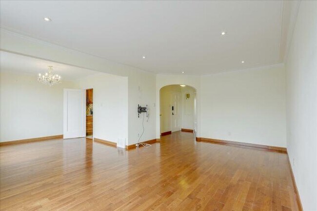 Building Photo - 3 bedroom in San Francisco CA 94122