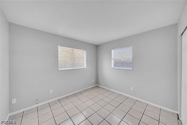 Building Photo - 15 SE 24th Ave