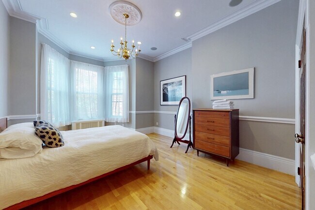 Building Photo - 170 Marlborough St