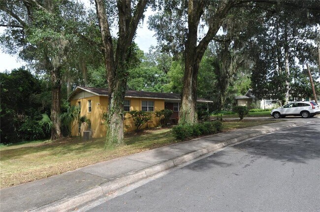 Building Photo - 1410 NW 7th Rd