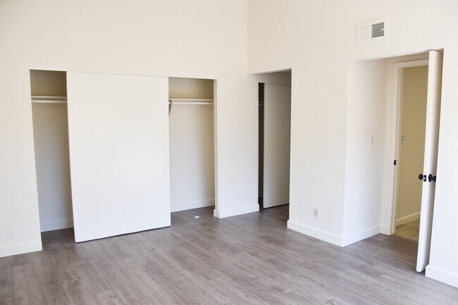 Building Photo - Cypress (125-127) South