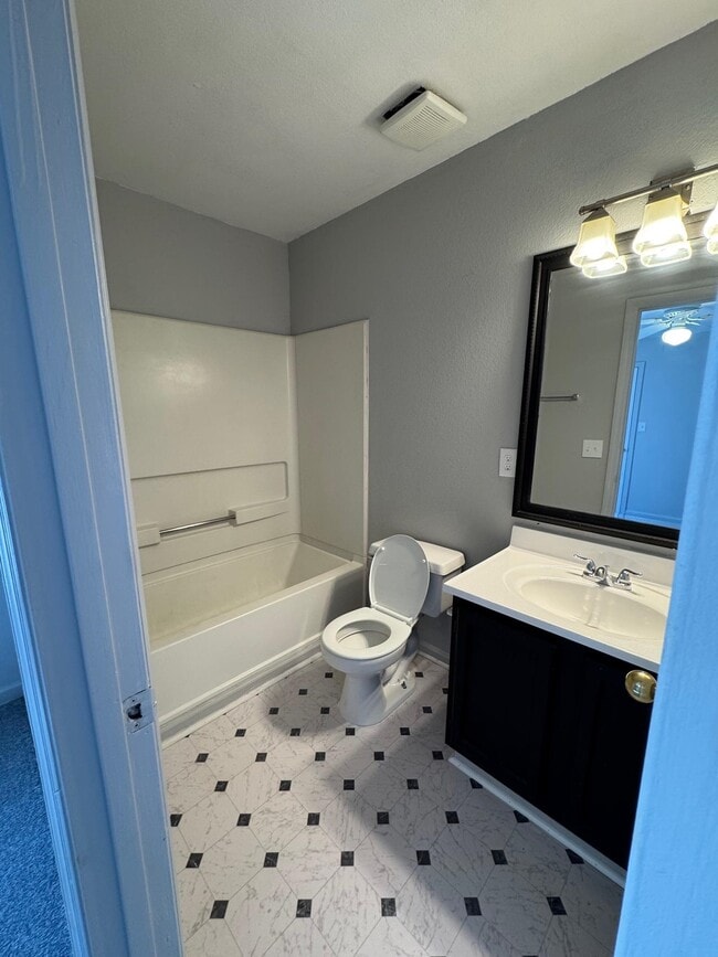 Building Photo - 215 Dixie Dr