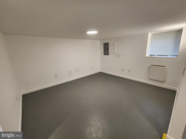 Building Photo - 1048 Prospect St