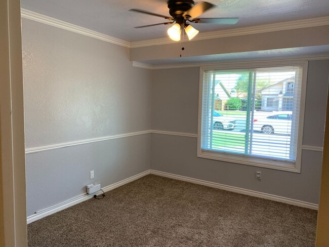 Building Photo - Beautiful 3 Bed West Bakersfield Home W/Po...
