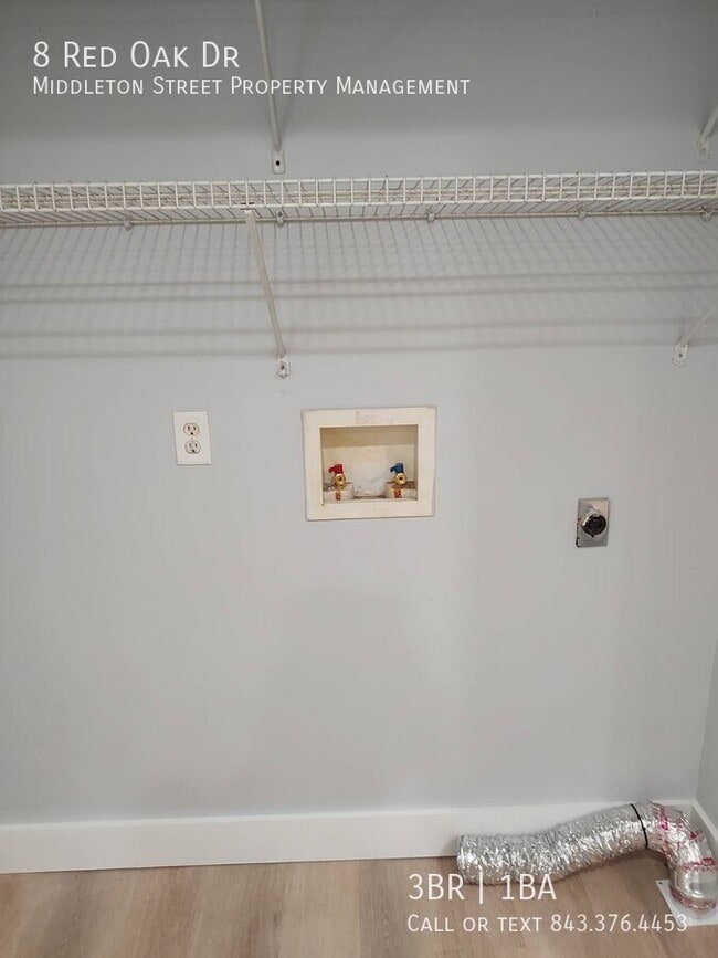 Building Photo - 8 Red Oak Dr