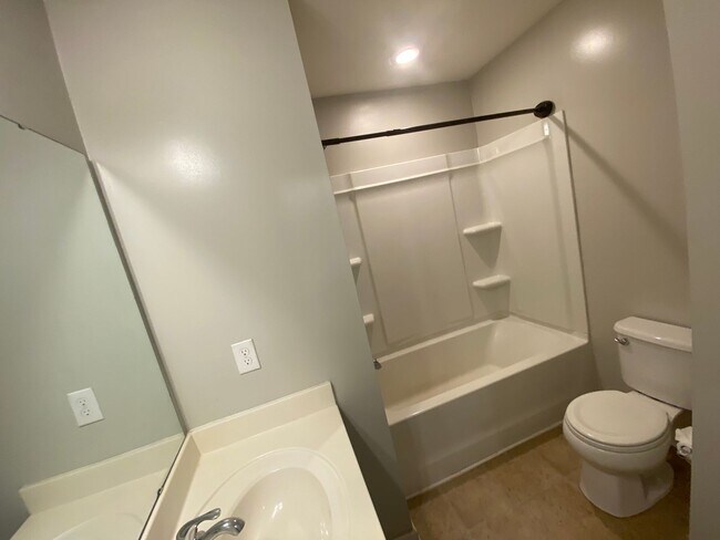 Building Photo - 35 S Grey Abbey Dr