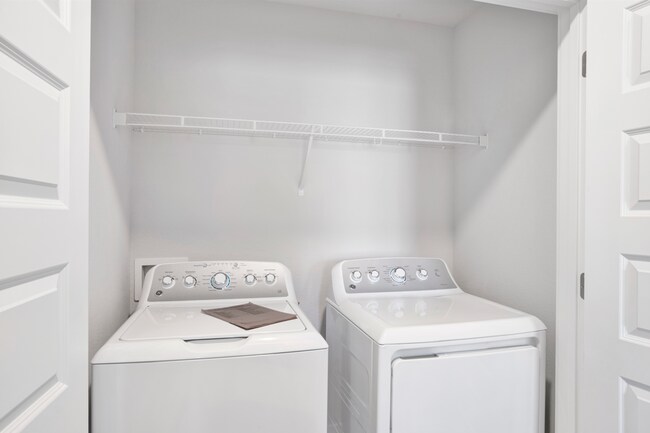 Building Photo - 3 bed gated community home with community ...
