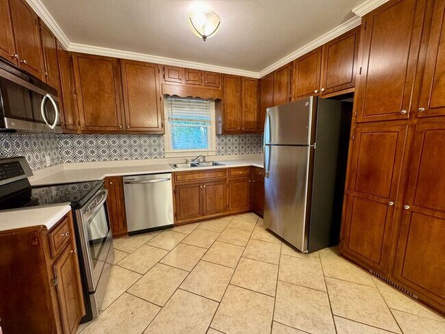 Building Photo - Just in time for the Holidays-Medical District Location, Character Galore