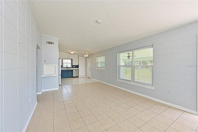 Building Photo - 612 Palm Ave