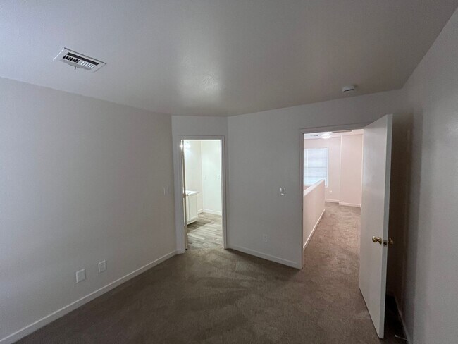 Building Photo - Beautiful home ready for rent