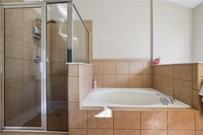 Building Photo - 305 Le Gran Bend