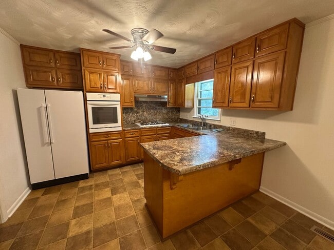 Building Photo - 729 W 38th St
