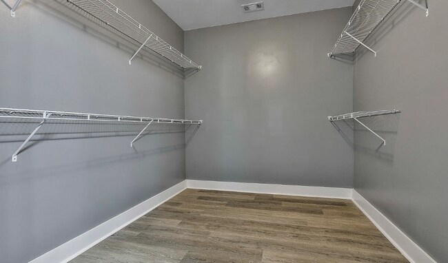 Building Photo - 87 Farmer St