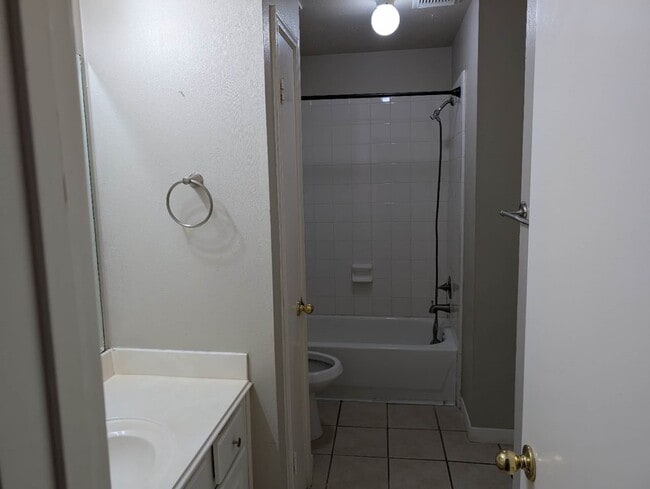 Building Photo - 3123 Bay Creek Dr