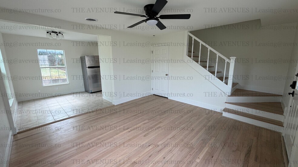 Building Photo - 305 N Oak Cliff Blvd
