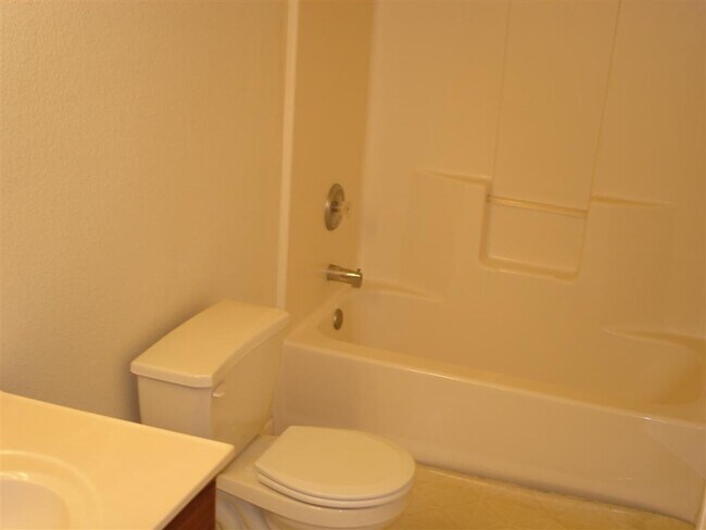 Building Photo - 4518 Waterloo Dr