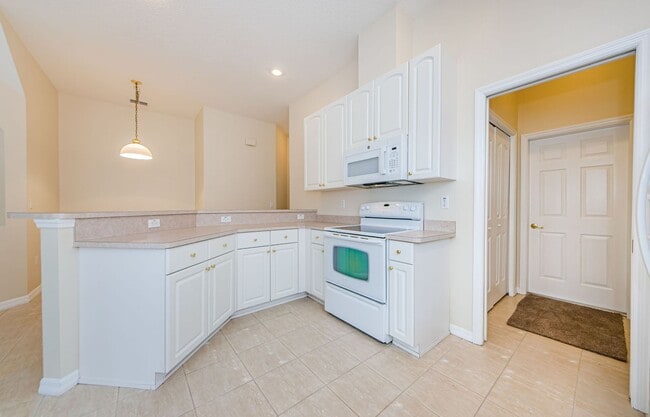 Building Photo - Beautiful 4 bedroom 3 bath townhome