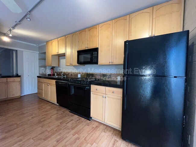 Building Photo - 3637 E Monterosa St