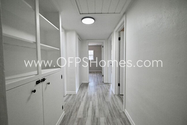 Building Photo - 131 Adkinson Dr