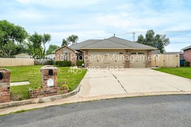 Building Photo - Amazing 4BD/3BTH home with a 3 car garage in the exclusive Cedar Pointe Gated Community!
