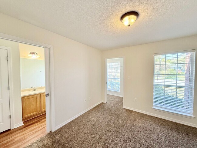 Building Photo - Elegant 4-Bedroom Home - Tanglewood