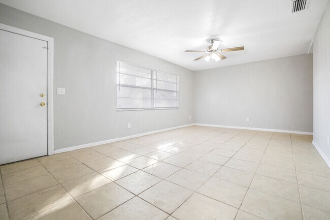 Building Photo - 449 Arapahoe Ave