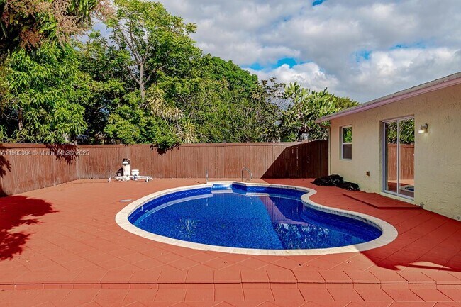 Building Photo - 401 SW 76th Terrace