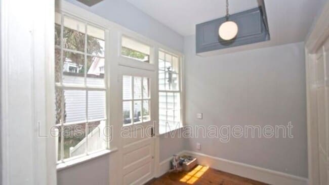 Building Photo - 27 Smith St