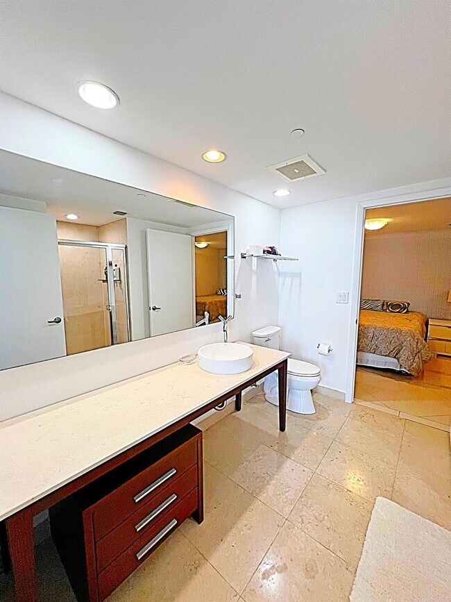 Building Photo - 495 Brickell Ave