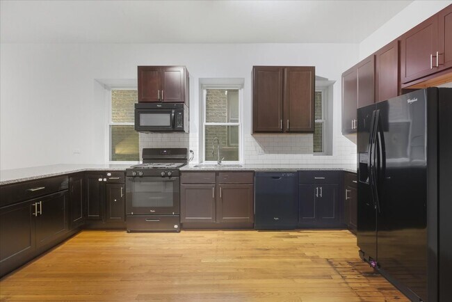 Building Photo - 2341 W Montana St