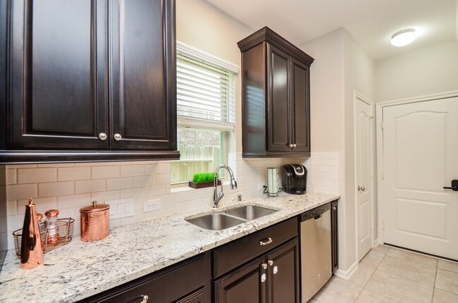 Building Photo - 1627 Summer City Dr