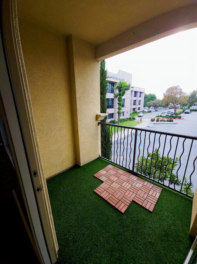 Building Photo - 10244 Artesia Blvd