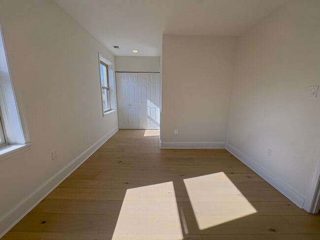 Building Photo - 1919 Mt Vernon St