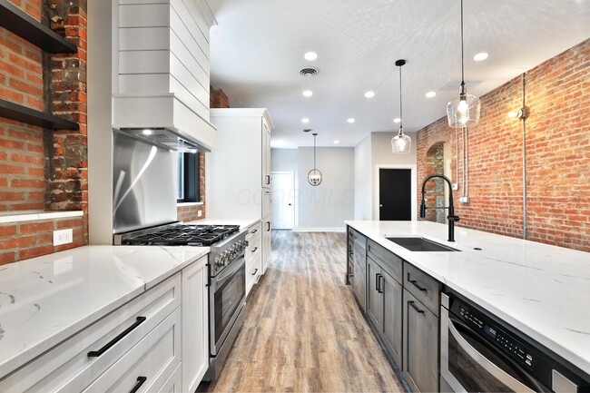 Building Photo - 370 S Washington Ave