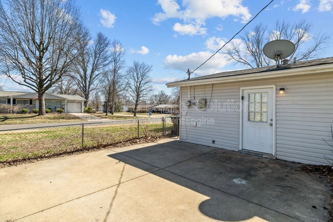 Building Photo - 1405 Flicker Dr