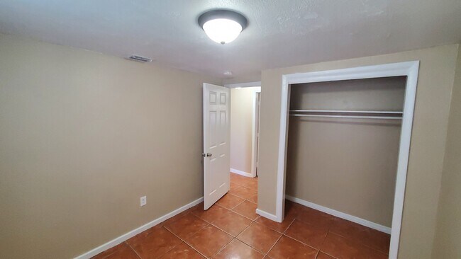 Building Photo - 9410 Grandfield Rd