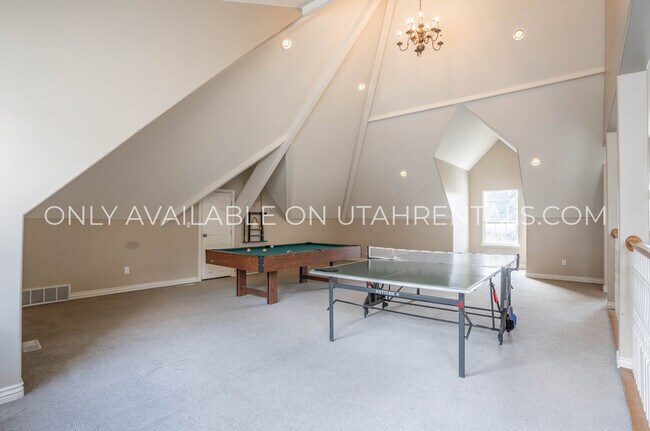 Building Photo - 421 Belmont Pl