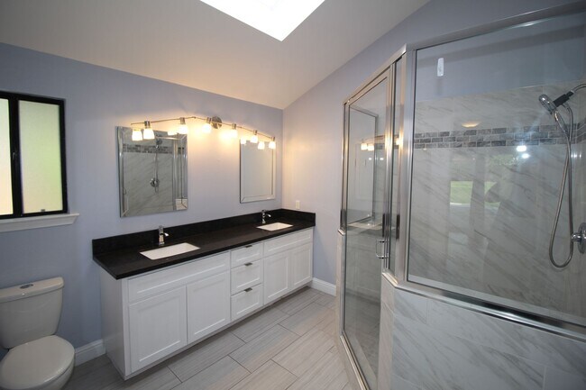 Building Photo - NE Fresno Home with Huge Yard and RV Parking